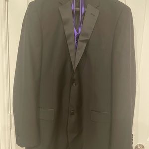 Men’s Large Tuxedo With Vest & Tie